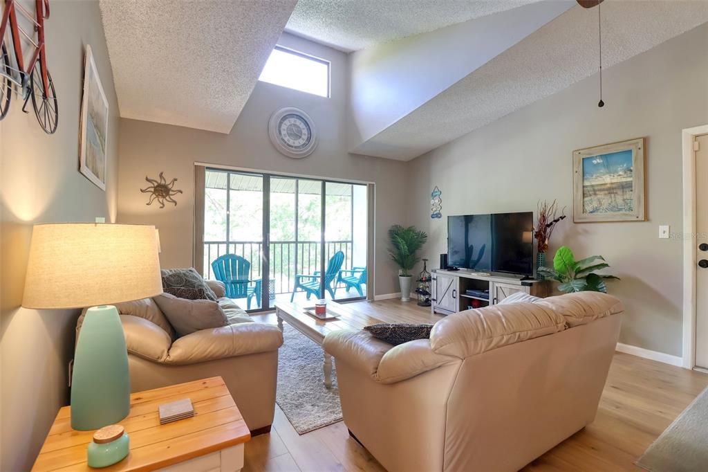 Active With Contract: $179,000 (2 beds, 2 baths, 1040 Square Feet)