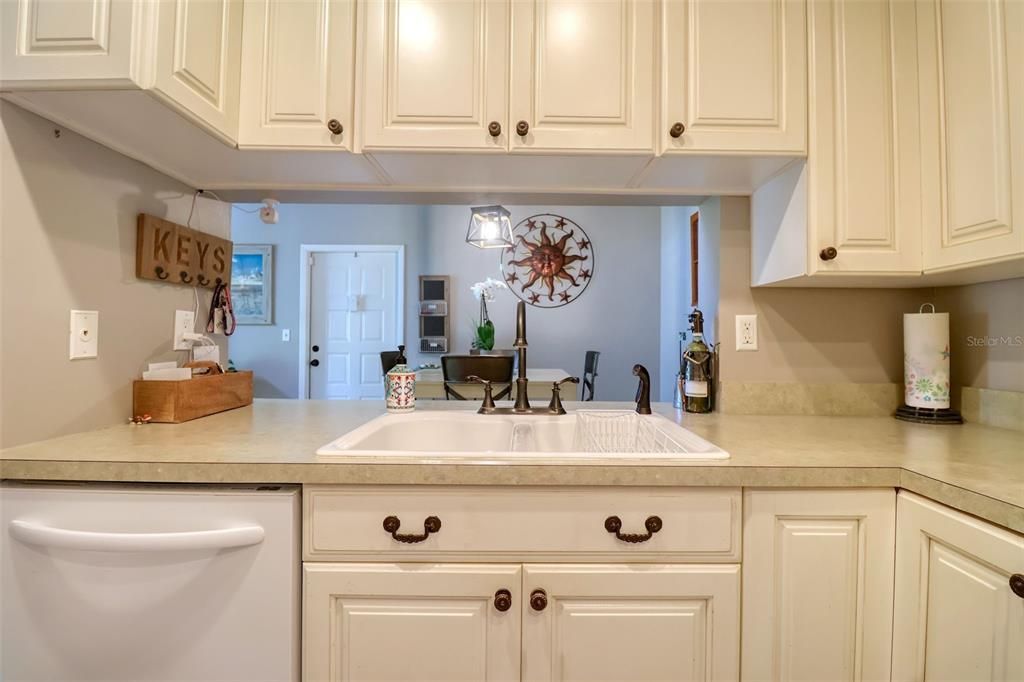 Active With Contract: $179,000 (2 beds, 2 baths, 1040 Square Feet)