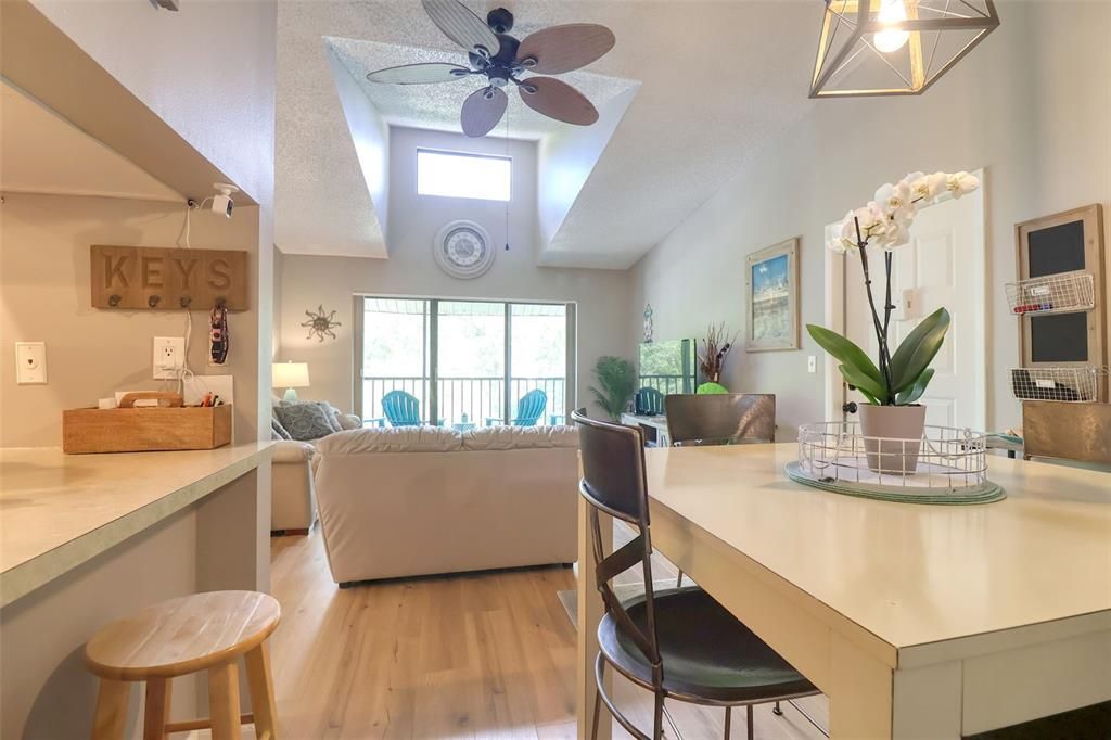 Active With Contract: $179,000 (2 beds, 2 baths, 1040 Square Feet)