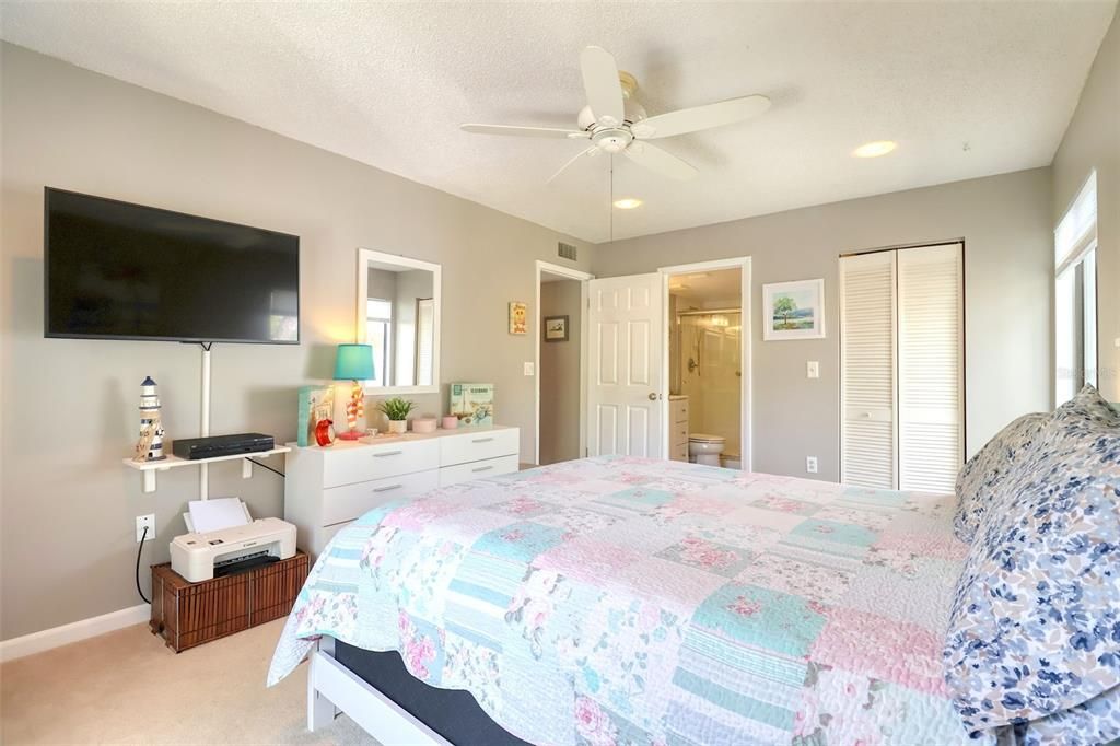 Active With Contract: $179,000 (2 beds, 2 baths, 1040 Square Feet)