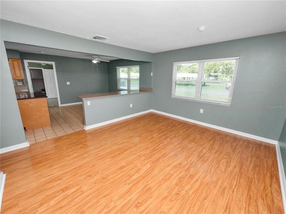 En Venta: $318,000 (3 camas, 2 baños, 1570 Pies cuadrados)