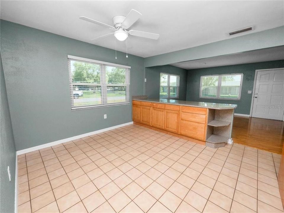 En Venta: $318,000 (3 camas, 2 baños, 1570 Pies cuadrados)