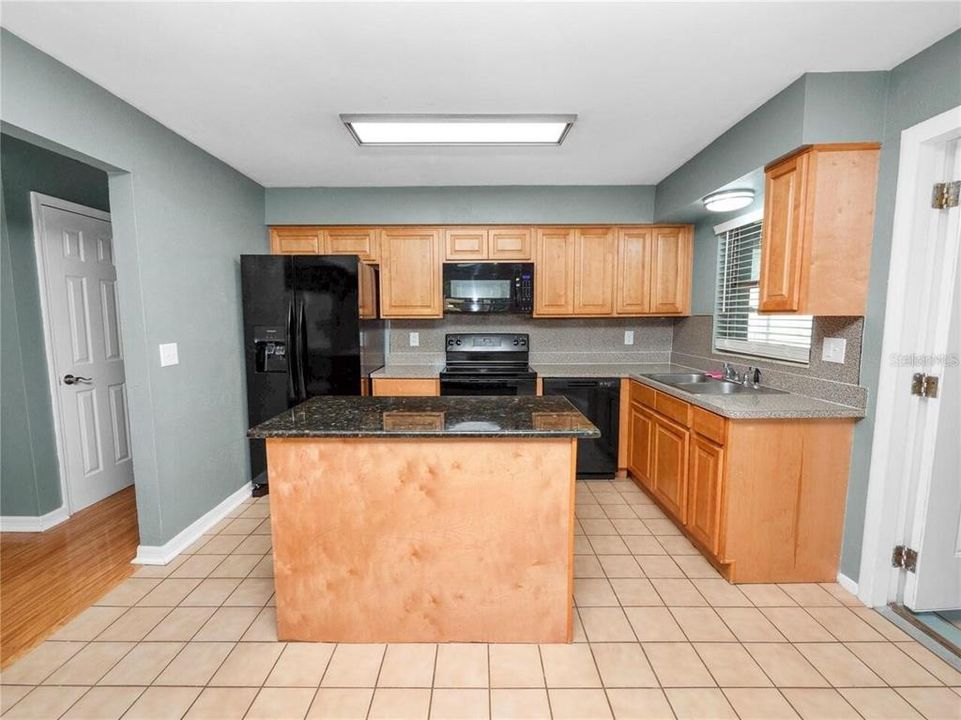 En Venta: $318,000 (3 camas, 2 baños, 1570 Pies cuadrados)