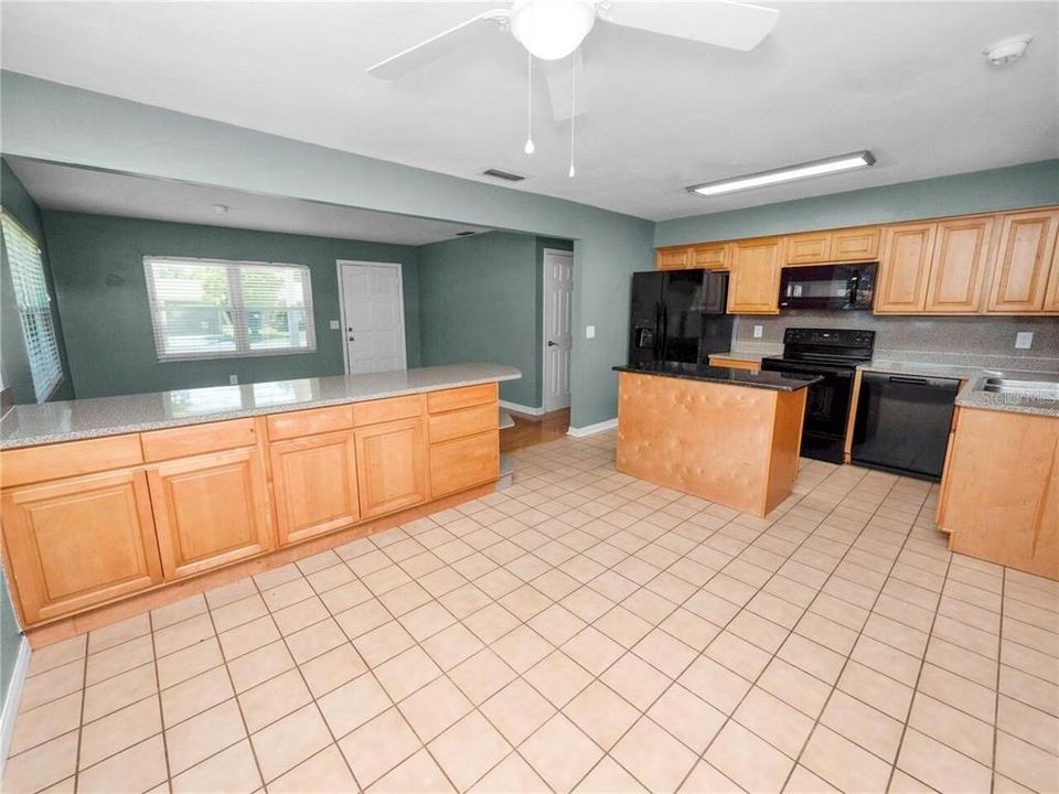 En Venta: $318,000 (3 camas, 2 baños, 1570 Pies cuadrados)