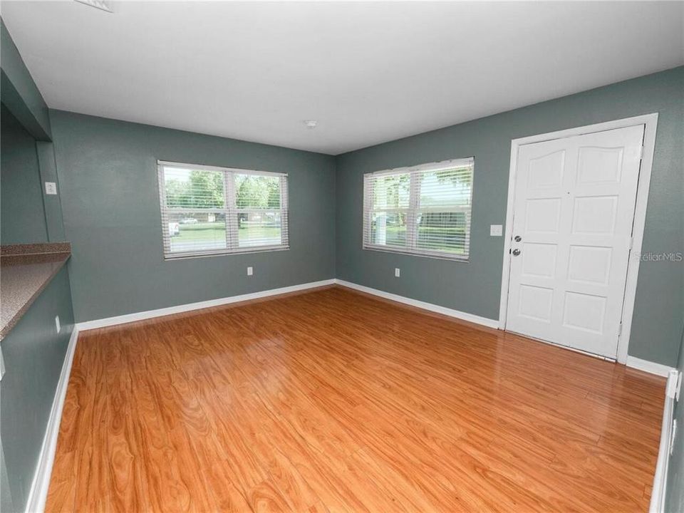 En Venta: $318,000 (3 camas, 2 baños, 1570 Pies cuadrados)