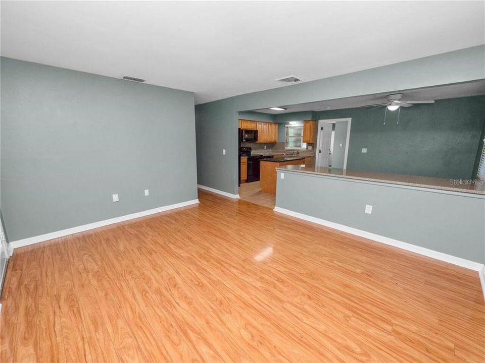 En Venta: $318,000 (3 camas, 2 baños, 1570 Pies cuadrados)