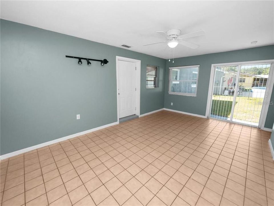 En Venta: $318,000 (3 camas, 2 baños, 1570 Pies cuadrados)