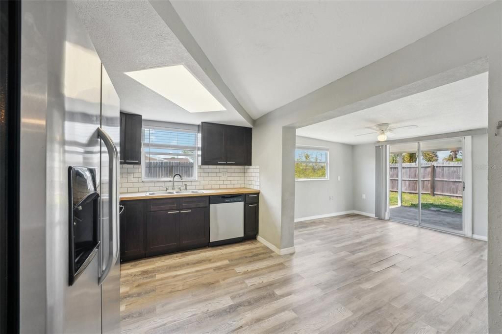 待售: $297,000 (3 贝兹, 2 浴室, 1302 平方英尺)