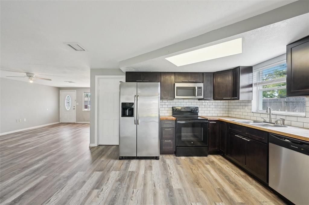 待售: $297,000 (3 贝兹, 2 浴室, 1302 平方英尺)