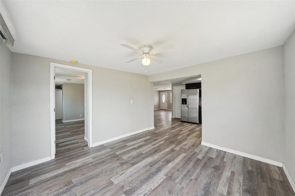 待售: $297,000 (3 贝兹, 2 浴室, 1302 平方英尺)