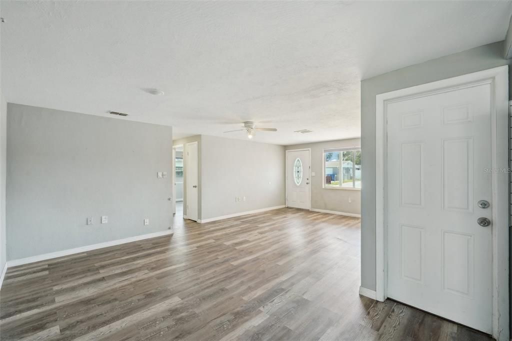 待售: $297,000 (3 贝兹, 2 浴室, 1302 平方英尺)