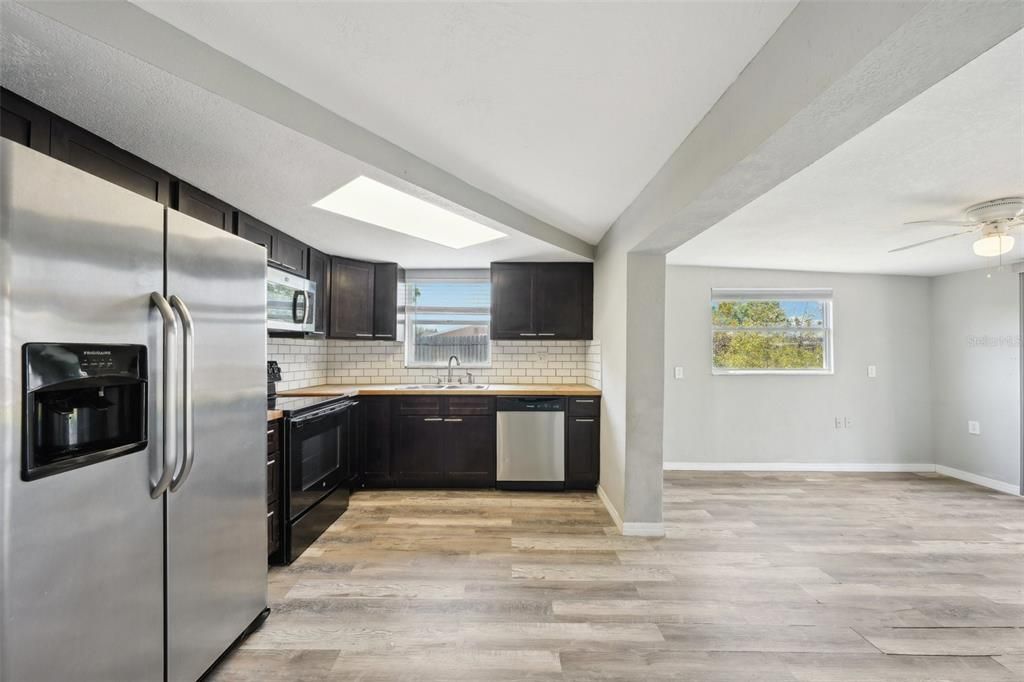 待售: $297,000 (3 贝兹, 2 浴室, 1302 平方英尺)