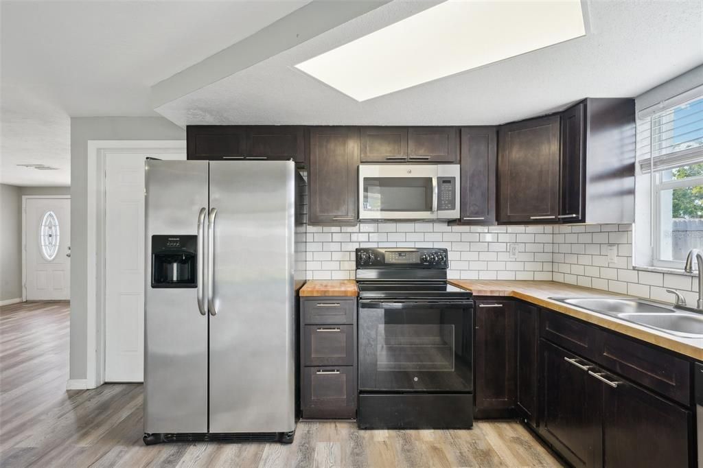 待售: $297,000 (3 贝兹, 2 浴室, 1302 平方英尺)