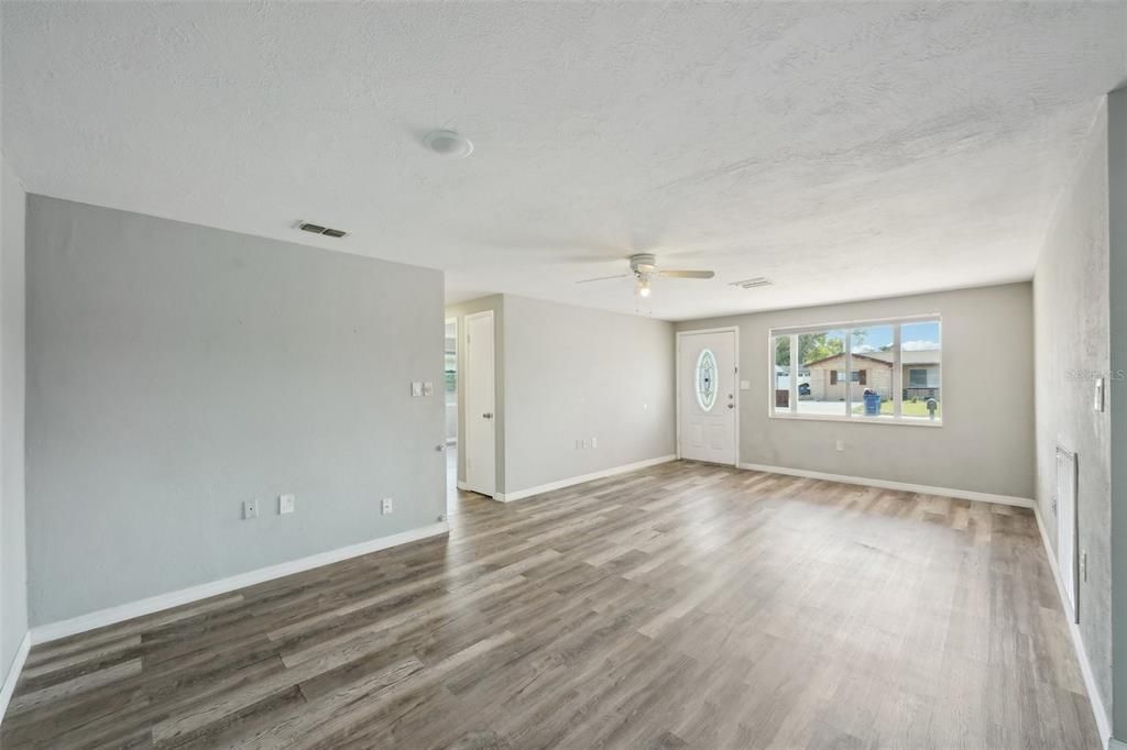 待售: $297,000 (3 贝兹, 2 浴室, 1302 平方英尺)