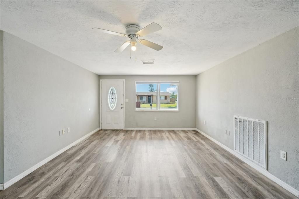 待售: $297,000 (3 贝兹, 2 浴室, 1302 平方英尺)