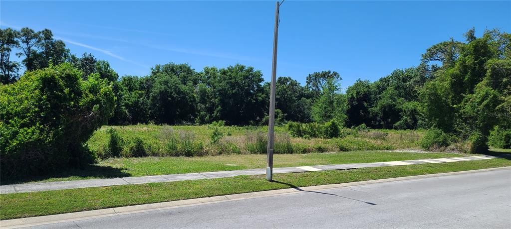 En Venta: $377,300 (1.60 acres)