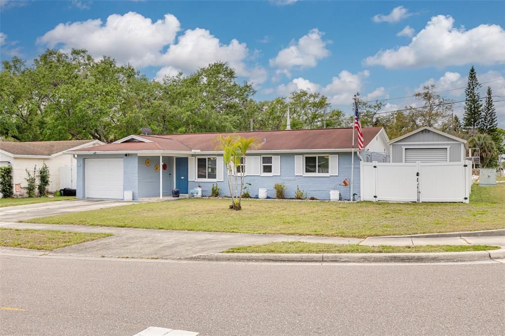 Recently Sold: $395,000 (3 beds, 2 baths, 1415 Square Feet)