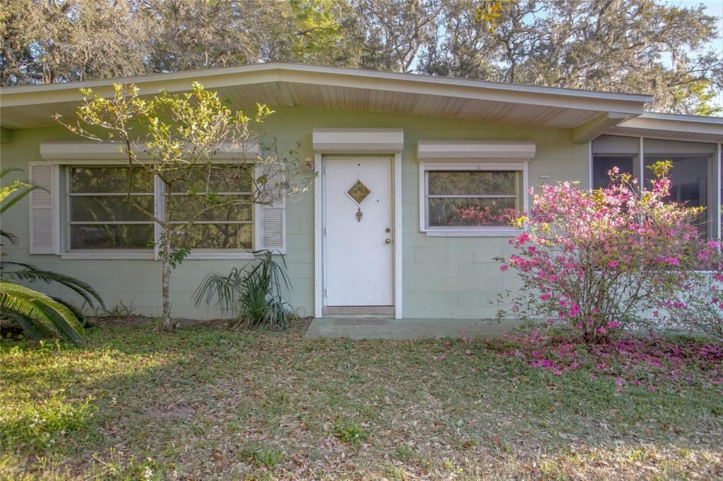 На продажу: $220,000 (2 спален, 1 ванн, 837 Квадратных фут)