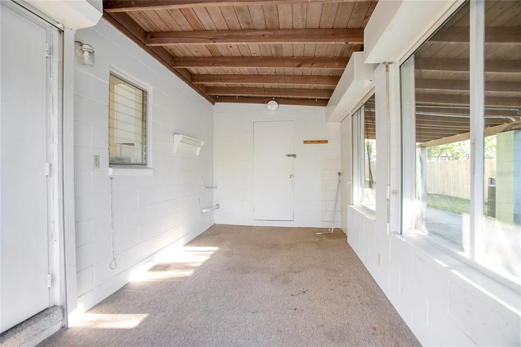 На продажу: $220,000 (2 спален, 1 ванн, 837 Квадратных фут)