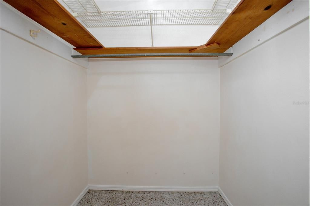 На продажу: $220,000 (2 спален, 1 ванн, 837 Квадратных фут)