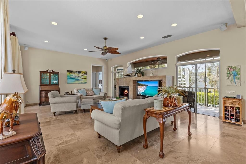 На продажу: $799,900 (3 спален, 2 ванн, 2390 Квадратных фут)