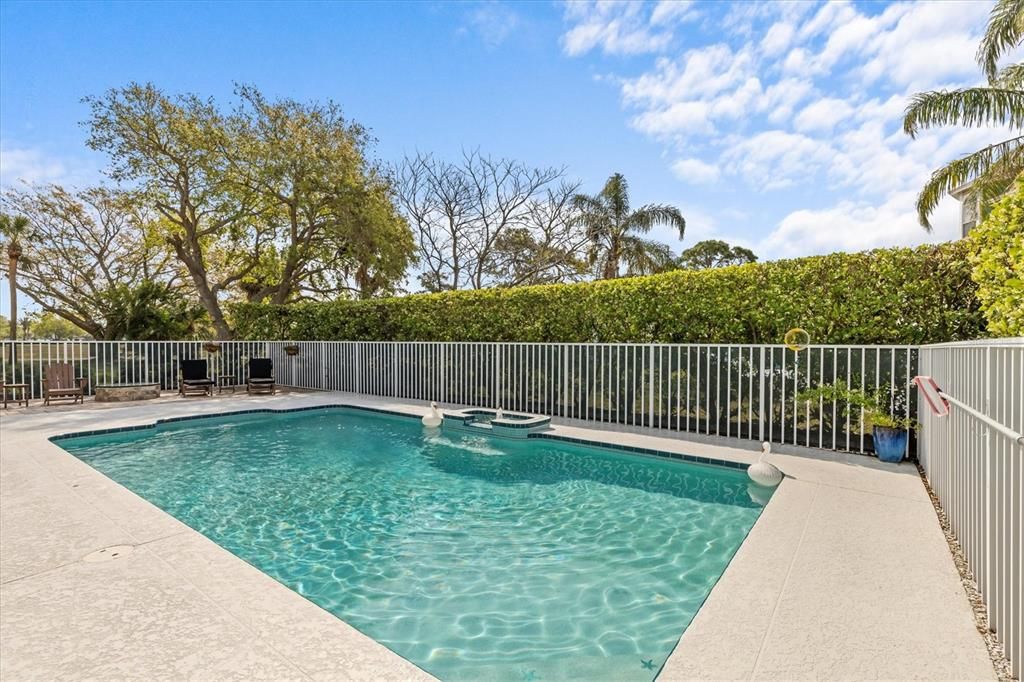 На продажу: $799,900 (3 спален, 2 ванн, 2390 Квадратных фут)