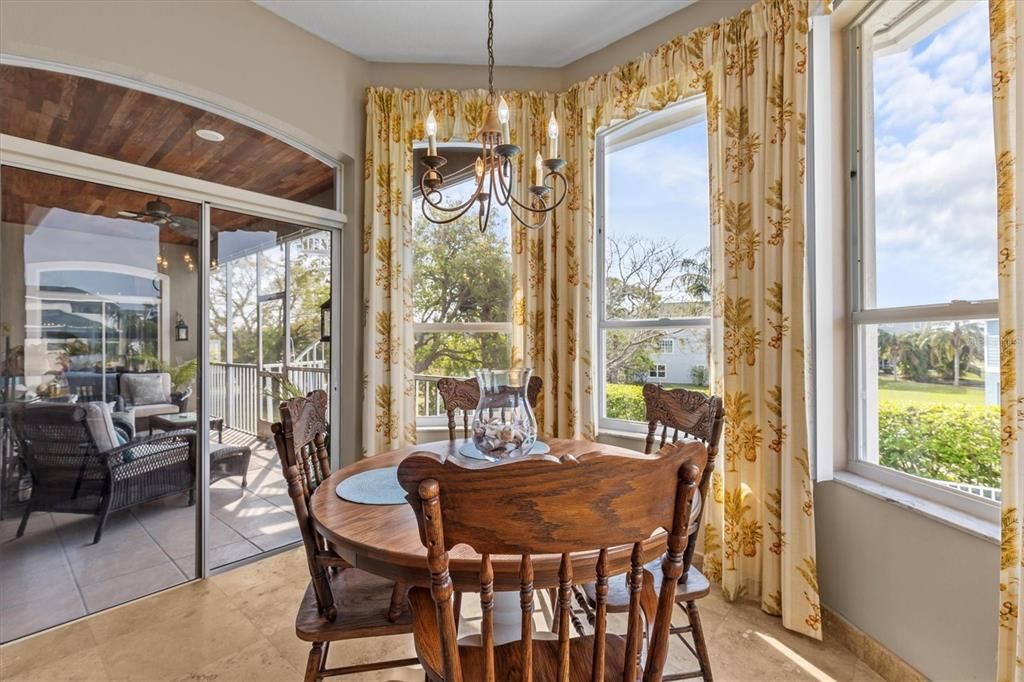 На продажу: $799,900 (3 спален, 2 ванн, 2390 Квадратных фут)