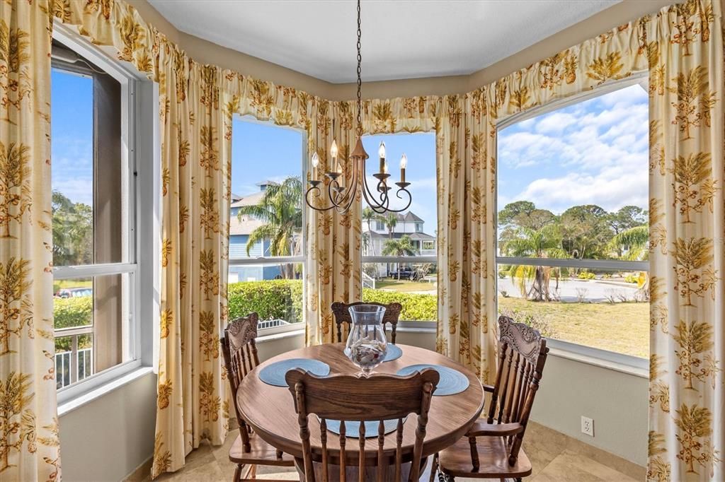 На продажу: $799,900 (3 спален, 2 ванн, 2390 Квадратных фут)