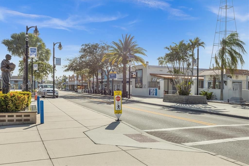 На продажу: $799,900 (3 спален, 2 ванн, 2390 Квадратных фут)