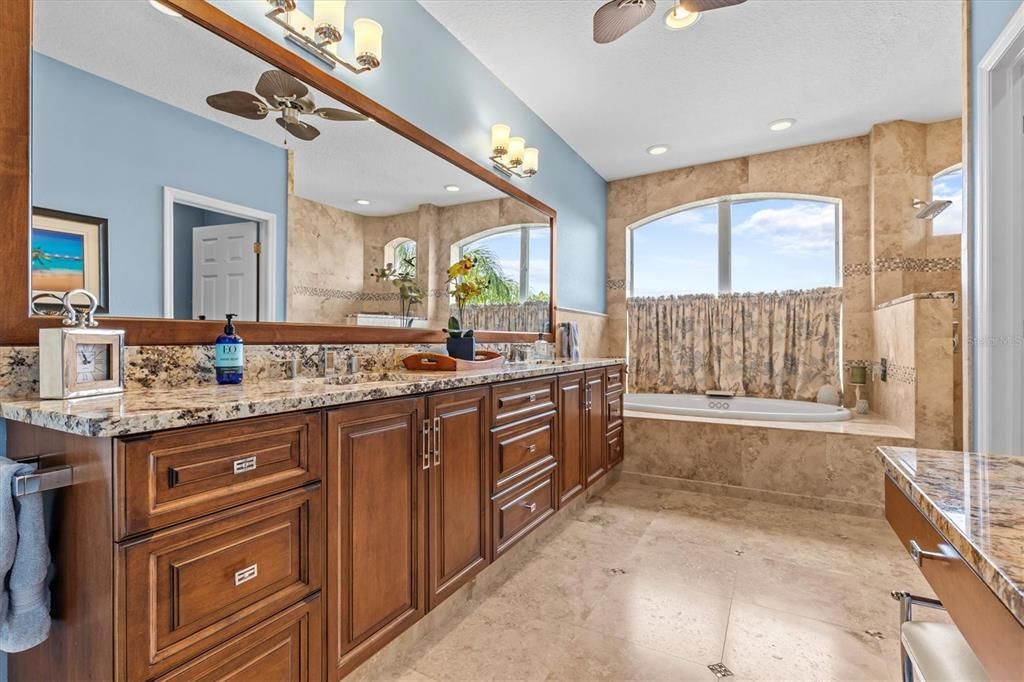 На продажу: $799,900 (3 спален, 2 ванн, 2390 Квадратных фут)