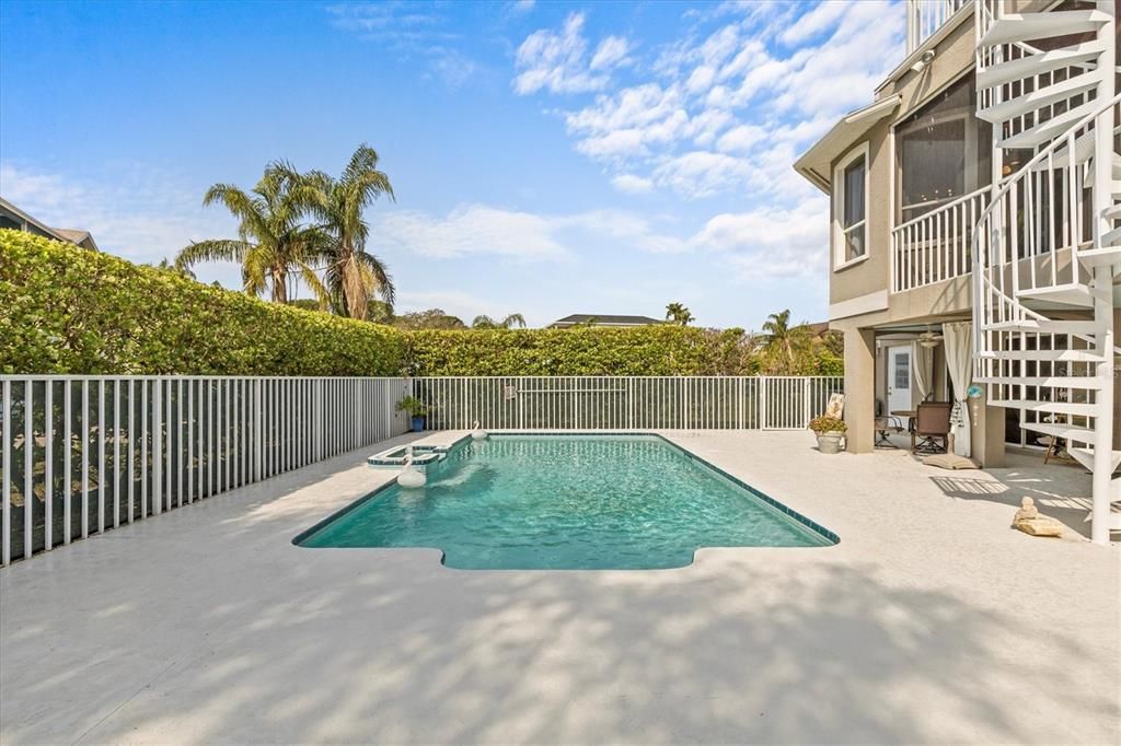 На продажу: $799,900 (3 спален, 2 ванн, 2390 Квадратных фут)