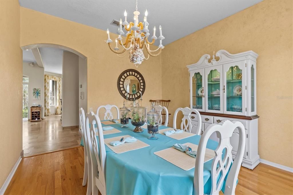 На продажу: $799,900 (3 спален, 2 ванн, 2390 Квадратных фут)