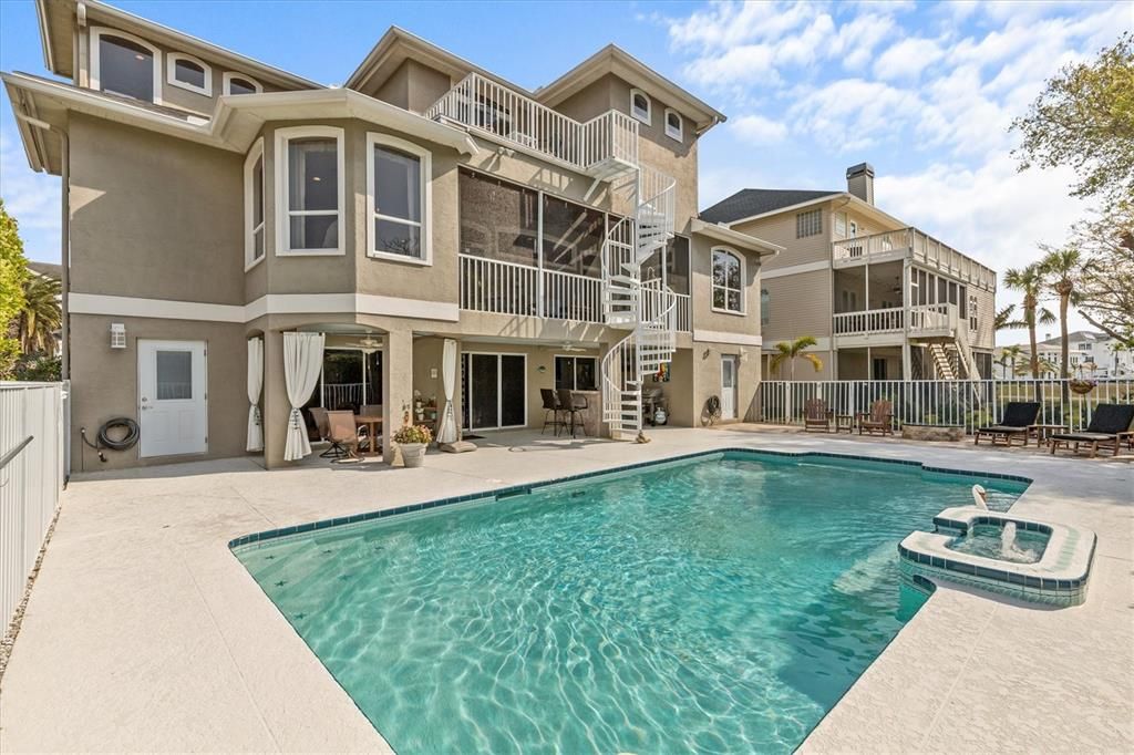 На продажу: $799,900 (3 спален, 2 ванн, 2390 Квадратных фут)