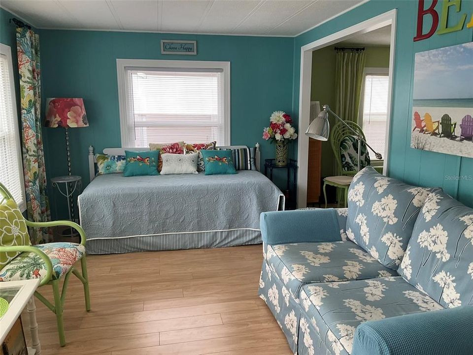 Active With Contract: $187,000 (2 beds, 2 baths, 1112 Square Feet)