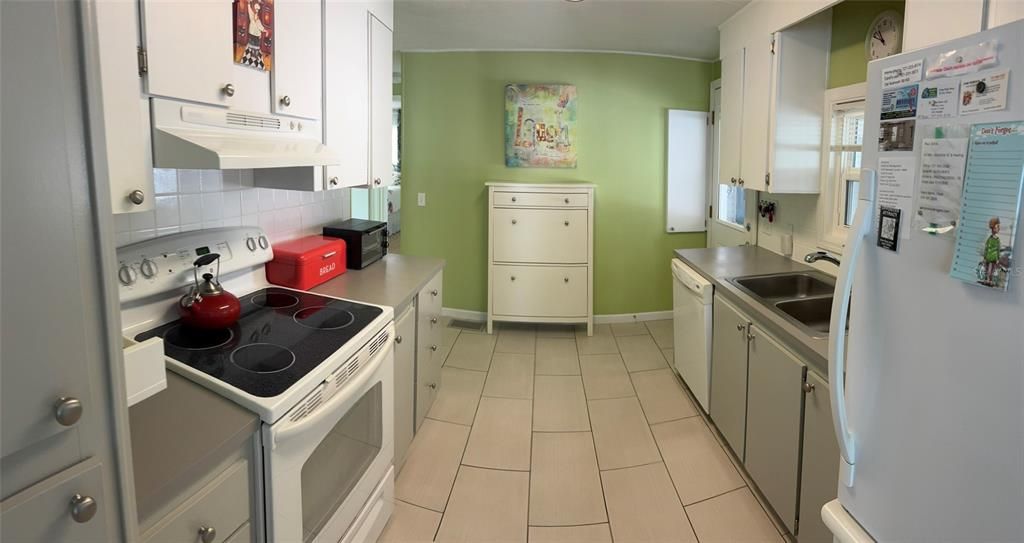 Active With Contract: $187,000 (2 beds, 2 baths, 1112 Square Feet)