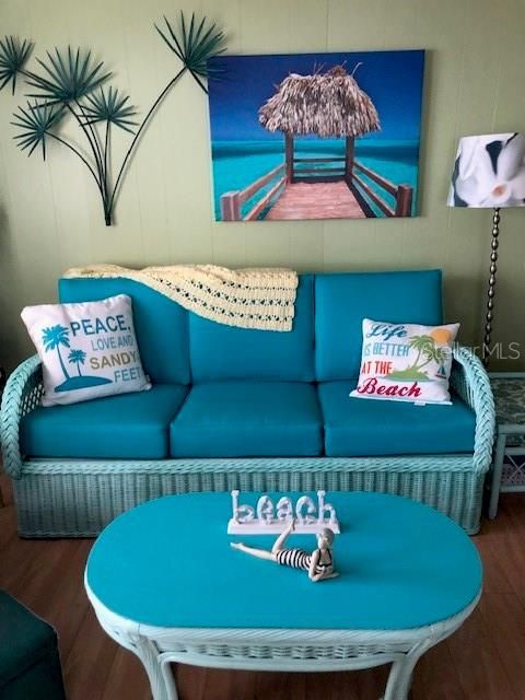 Active With Contract: $187,000 (2 beds, 2 baths, 1112 Square Feet)