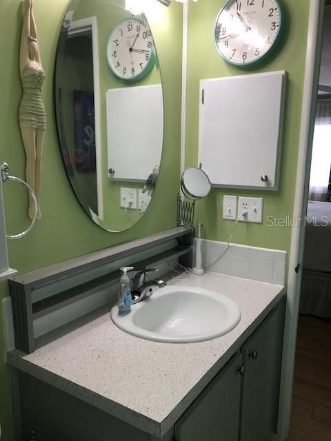 Active With Contract: $187,000 (2 beds, 2 baths, 1112 Square Feet)