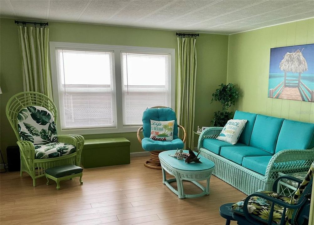 Active With Contract: $187,000 (2 beds, 2 baths, 1112 Square Feet)