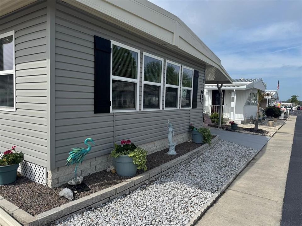 Active With Contract: $187,000 (2 beds, 2 baths, 1112 Square Feet)