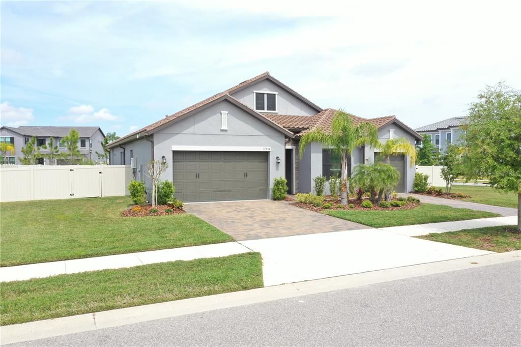 Recently Sold: $849,000 (4 beds, 3 baths, 2613 Square Feet)