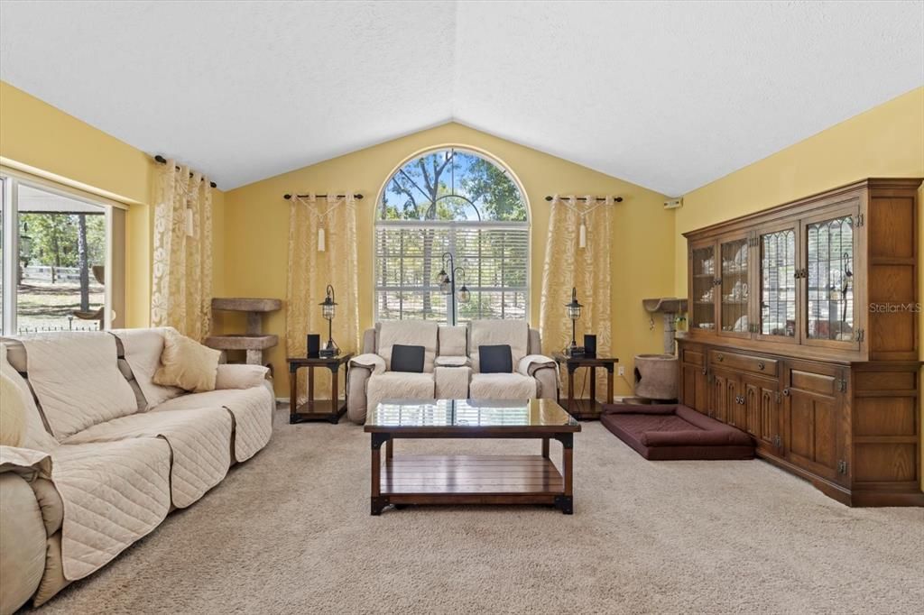 For Sale: $430,000 (3 beds, 2 baths, 1898 Square Feet)