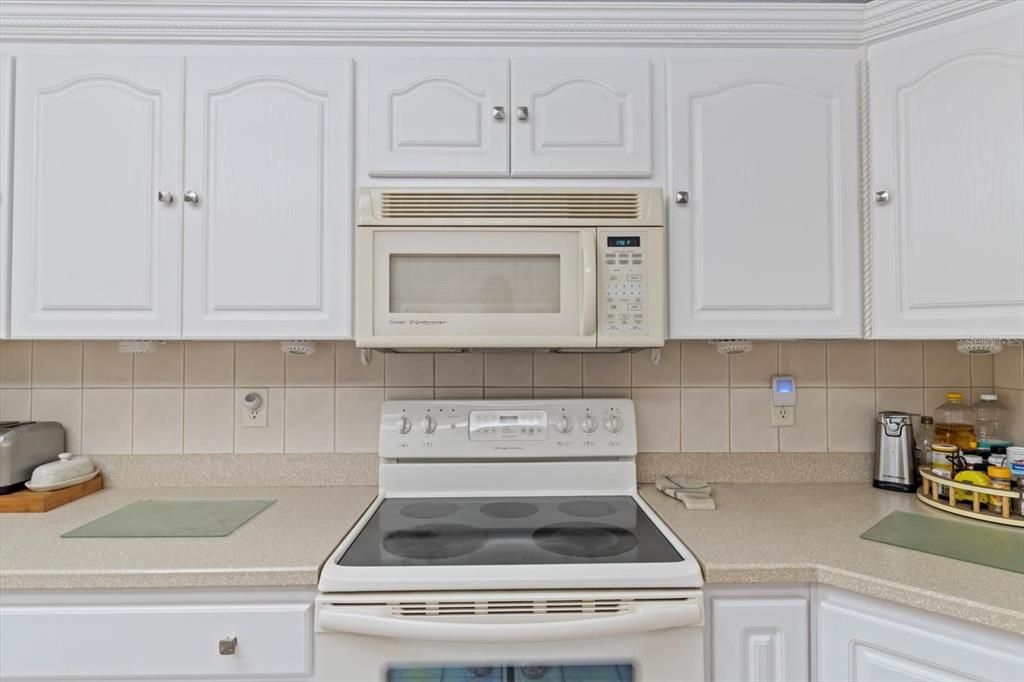 For Sale: $430,000 (3 beds, 2 baths, 1898 Square Feet)