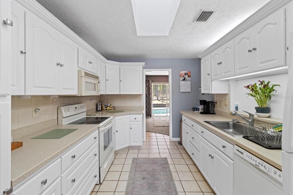 For Sale: $430,000 (3 beds, 2 baths, 1898 Square Feet)