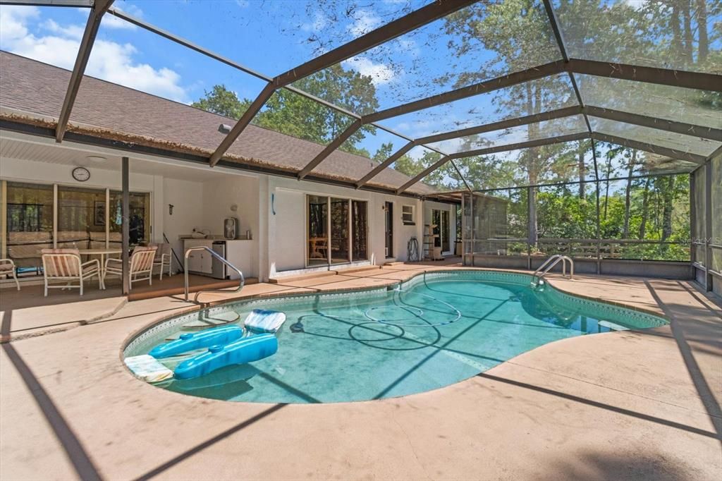 For Sale: $430,000 (3 beds, 2 baths, 1898 Square Feet)