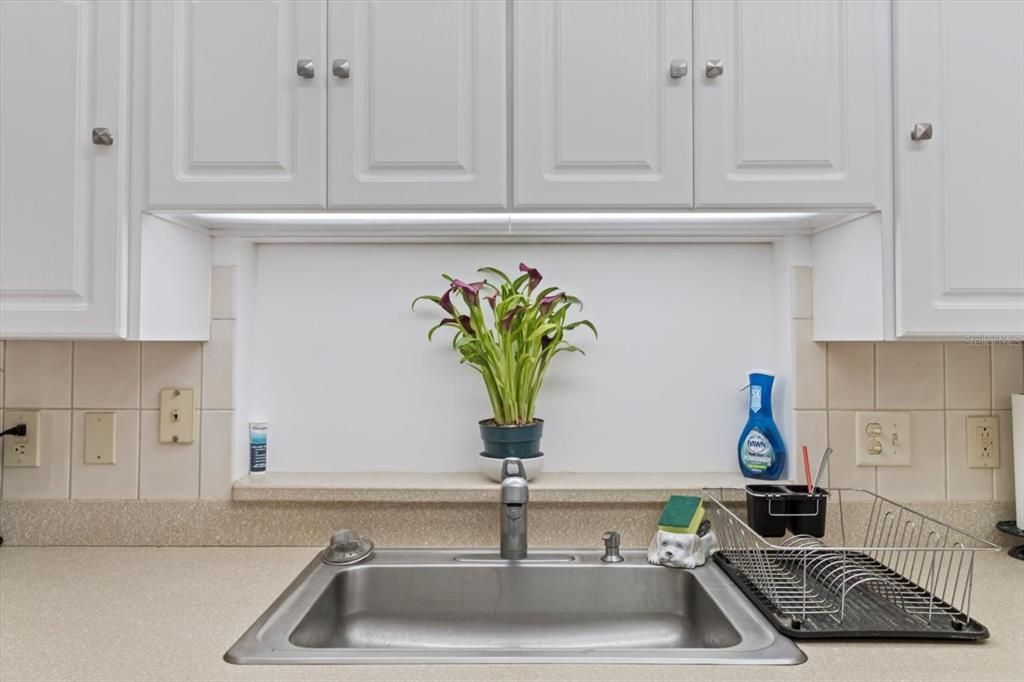 For Sale: $430,000 (3 beds, 2 baths, 1898 Square Feet)