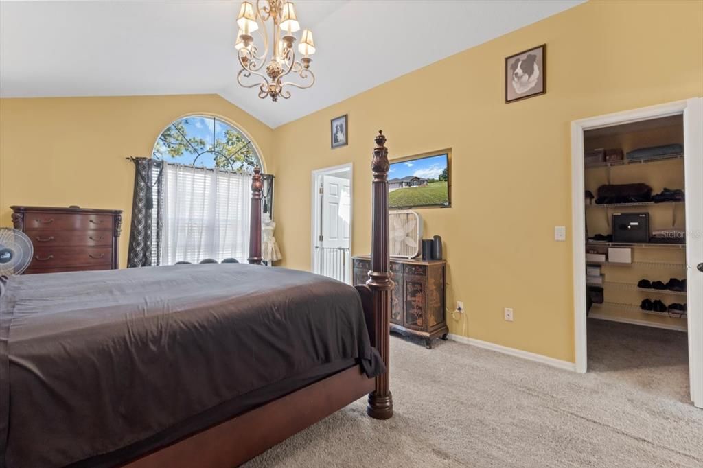 For Sale: $430,000 (3 beds, 2 baths, 1898 Square Feet)