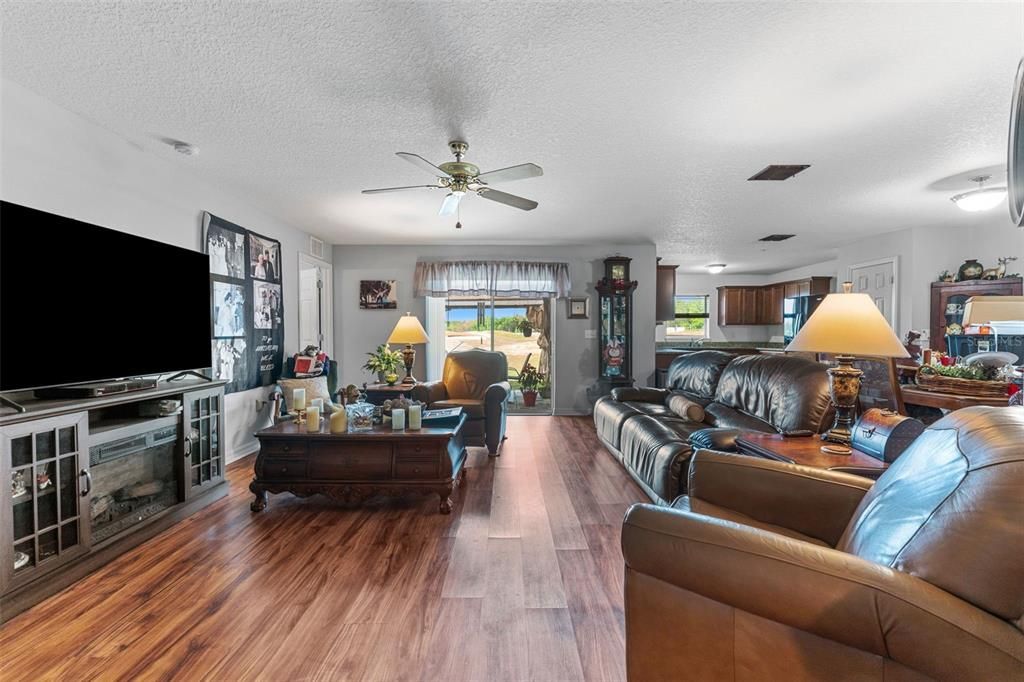 For Sale: $264,000 (3 beds, 2 baths, 1629 Square Feet)