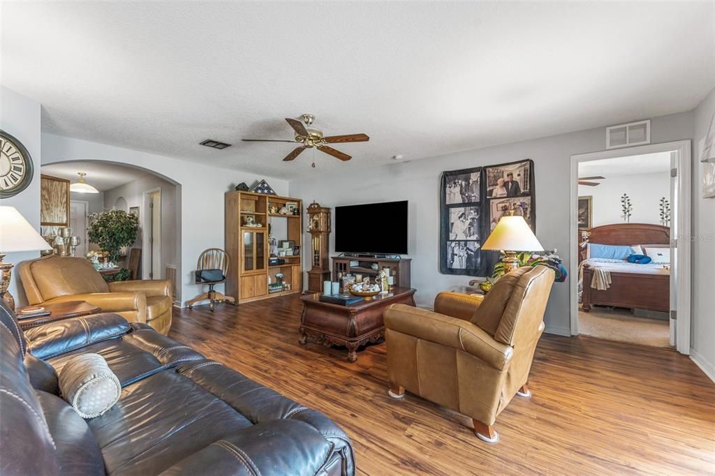 For Sale: $264,000 (3 beds, 2 baths, 1629 Square Feet)