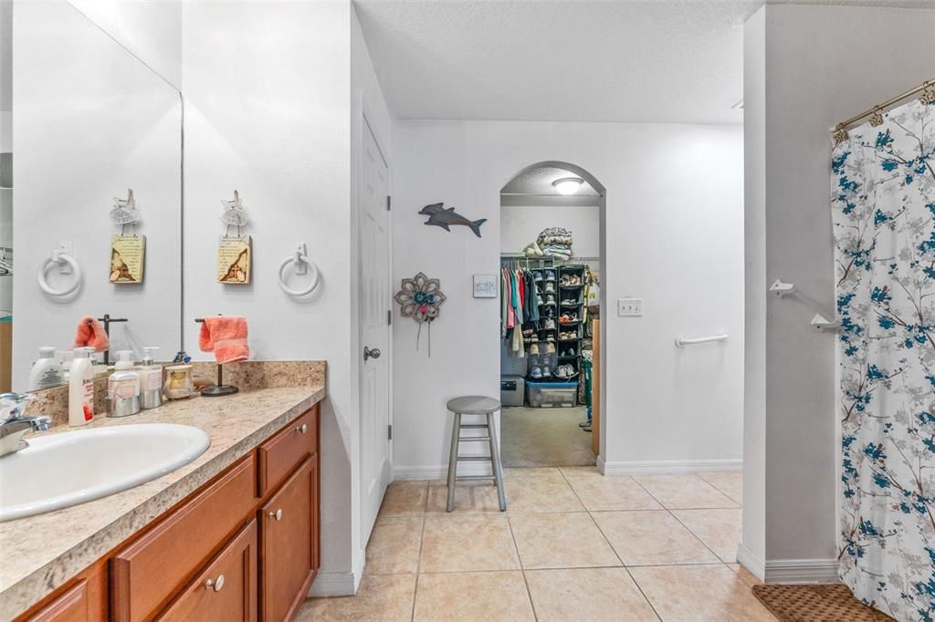 For Sale: $264,000 (3 beds, 2 baths, 1629 Square Feet)