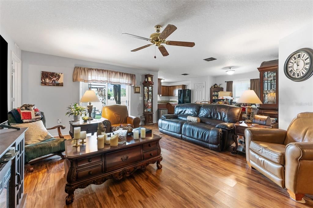 For Sale: $264,000 (3 beds, 2 baths, 1629 Square Feet)